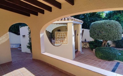 Villa im mediterranen Stil mit schönem Garten und 2 separaten Wohnungen in Altea